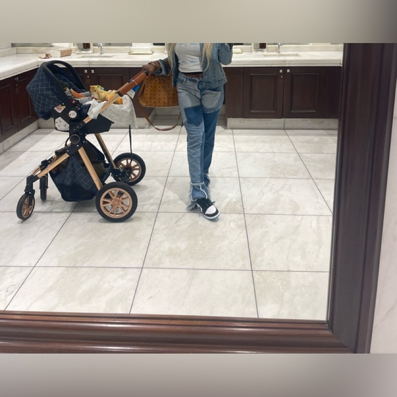 Meet your Posher, Alexis - Picture 2 of 3